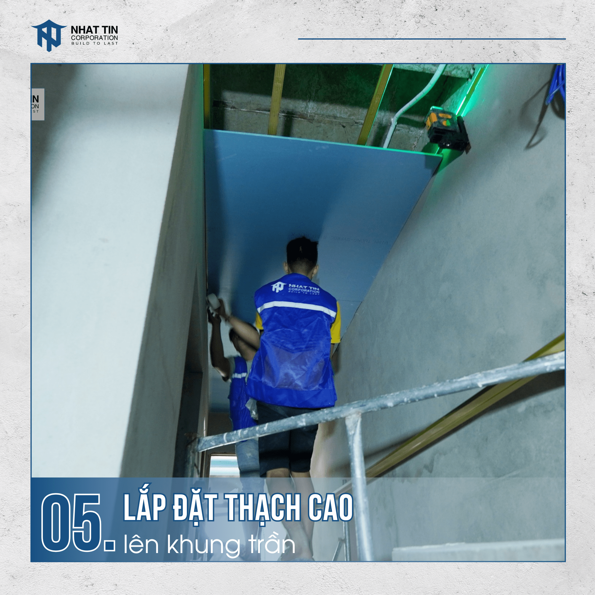 Bước 5: Lắp đặt thạch cao lên khung trần.