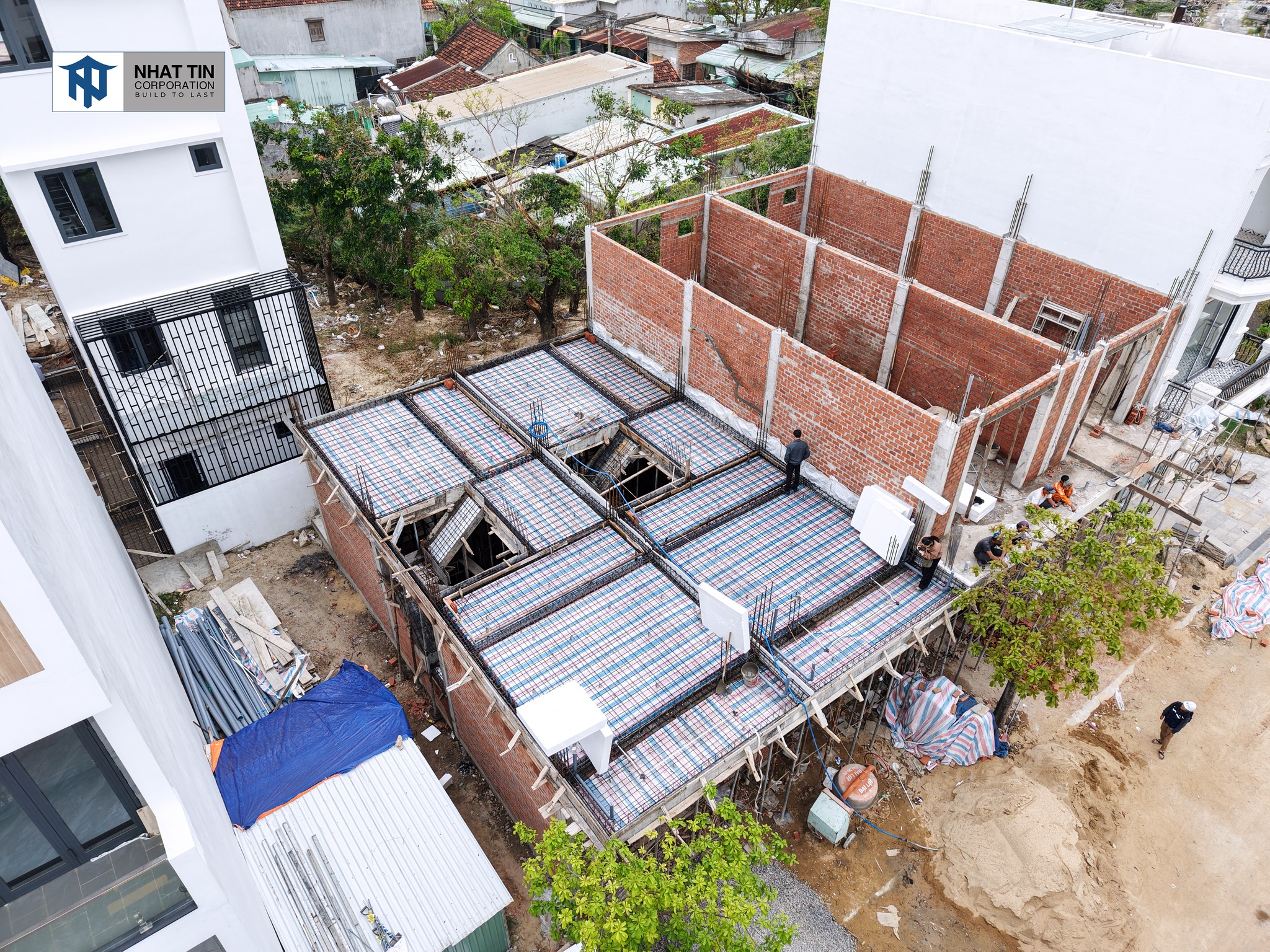 Khác với diện tích sàn, phạm vi tính toán của diện tích xây dựng bao gồm toàn bộ phần diện tích dùng để thi công công trình