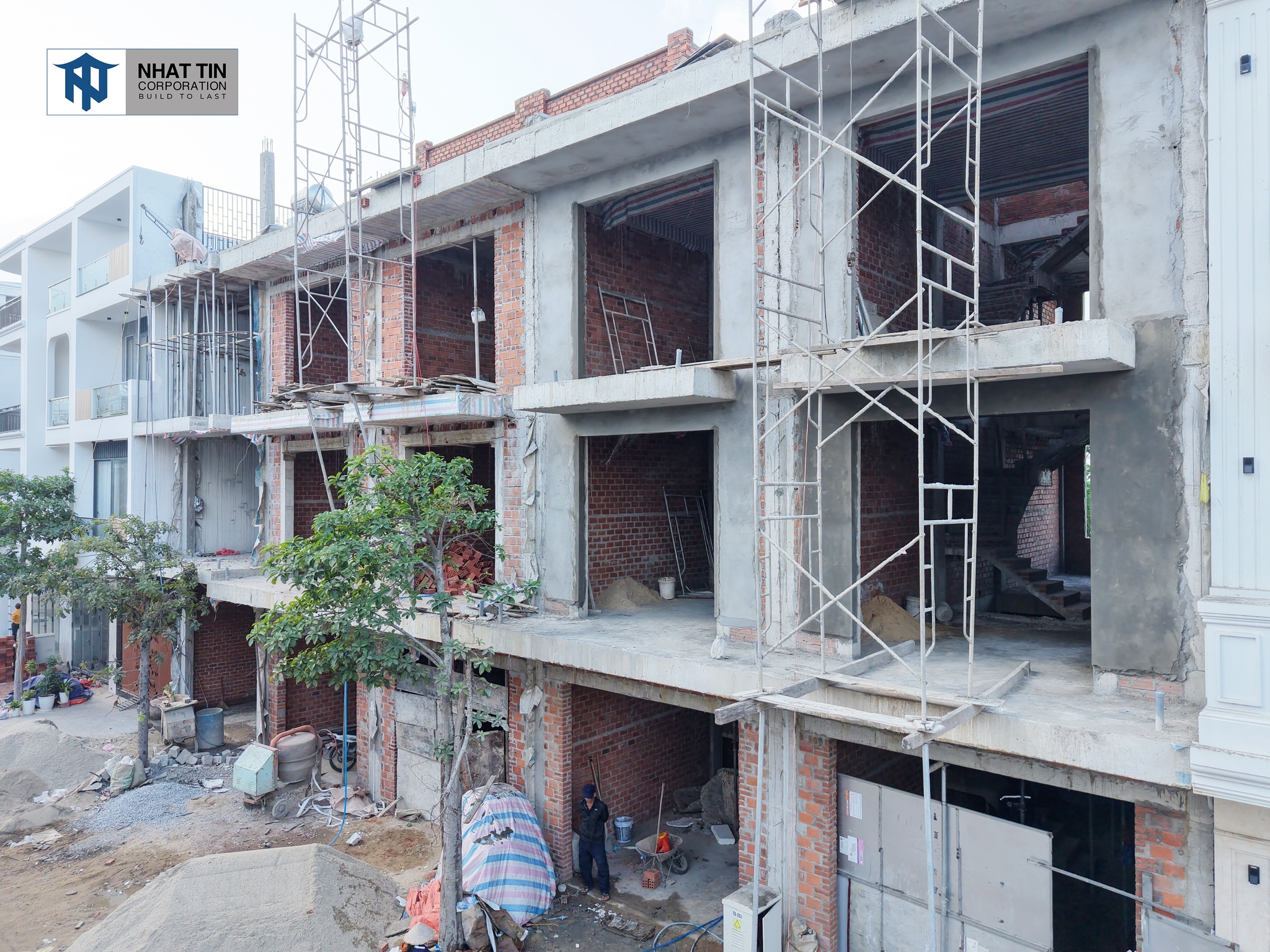 Các bề mặt tường sau khi tô trát đảm bảo độ phẳng, thẳng, đúng cao độ, tạo điều kiện thuận lợi cho các bước hoàn thiện tiếp theo.