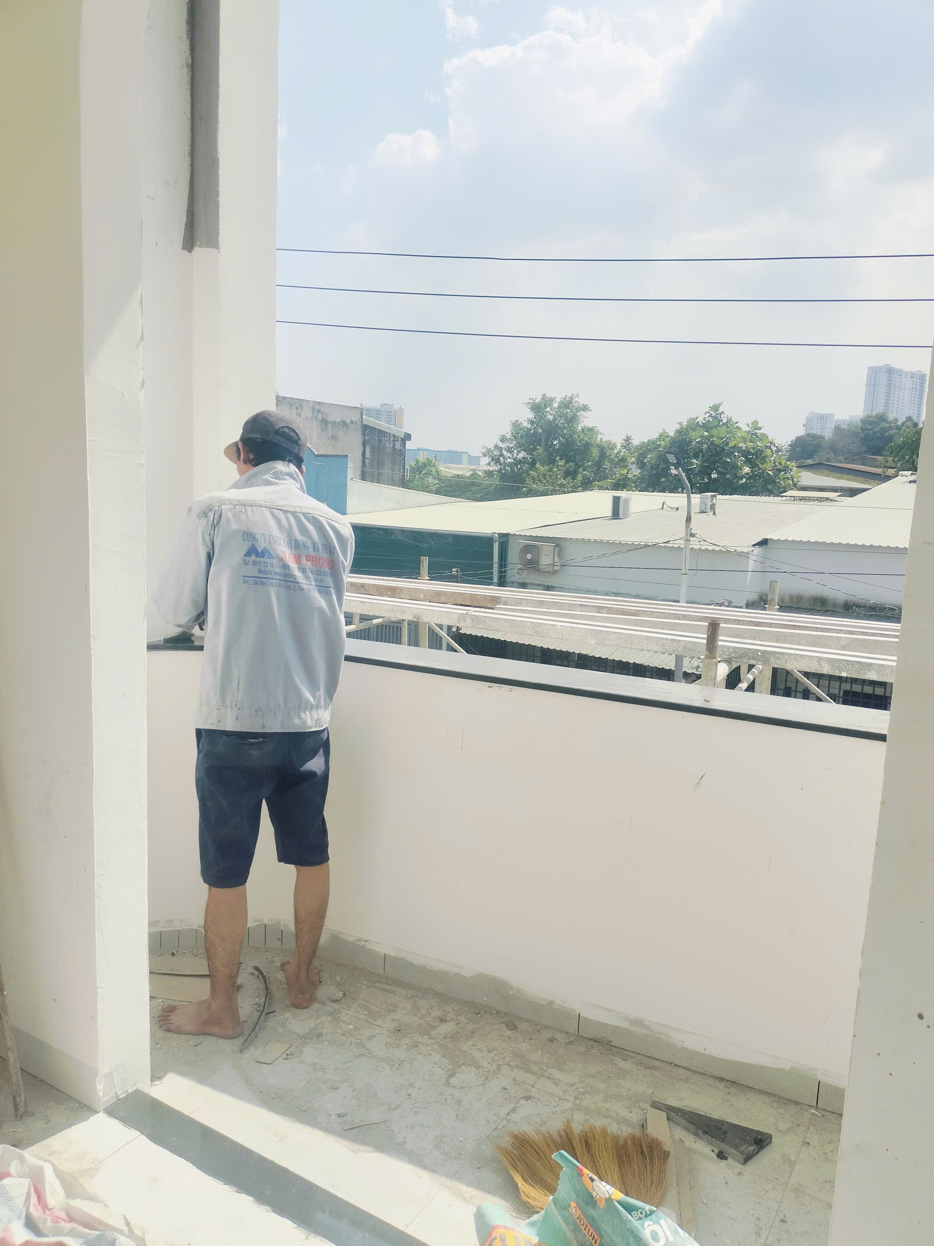 Các vị trí cửa được đo đạc và định vị chính xác, đảm bảo sự đồng bộ với hệ thống cửa sẽ lắp đặt trong giai đoạn hoàn thiện