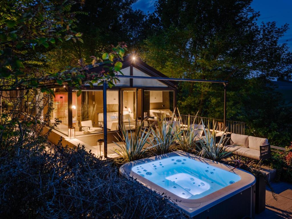Hình villa 1 tầng có hồ bơi trước nhà